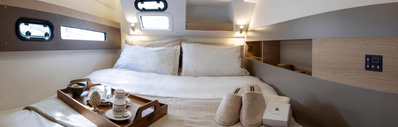 Magnolia House Boat *